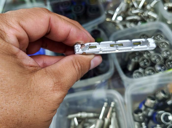 Detalle de reparación y evaluación de componentes electrónicos
