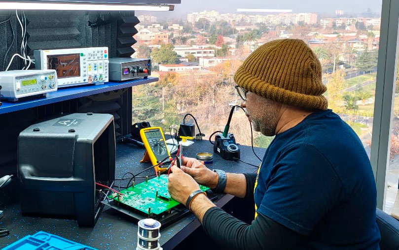 Laboratorio especializado de diagnóstico electrónico en Las Condes